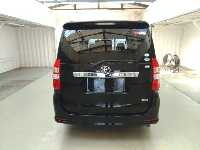 
								TOYOTA NOAH full									