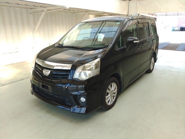 
								TOYOTA NOAH full									