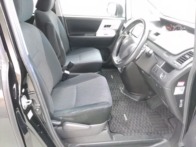 
								TOYOTA NOAH full									