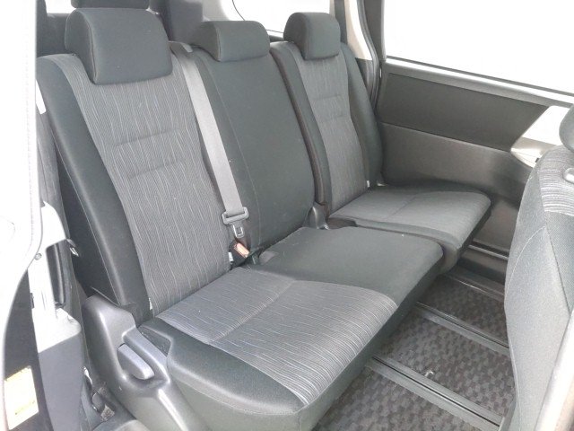 
								TOYOTA NOAH full									