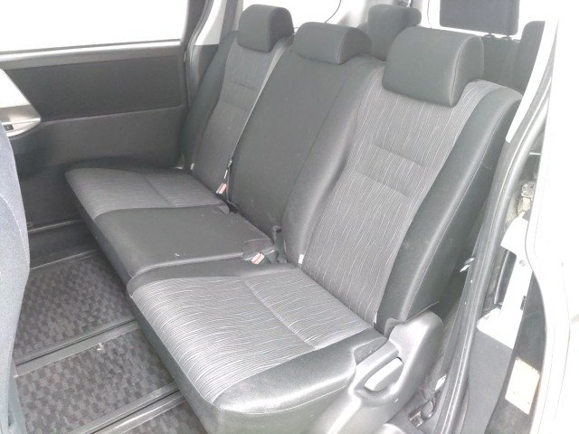 
								TOYOTA NOAH full									