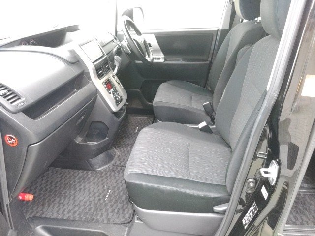 
								TOYOTA NOAH full									