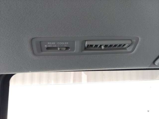 
								TOYOTA NOAH full									