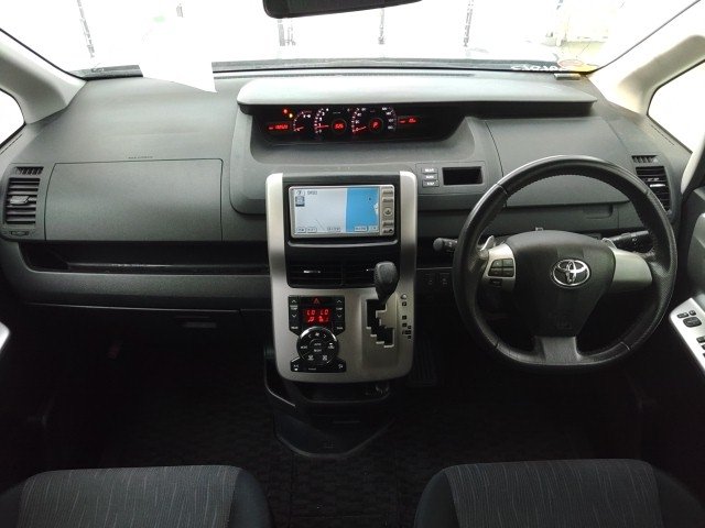 
								TOYOTA NOAH full									