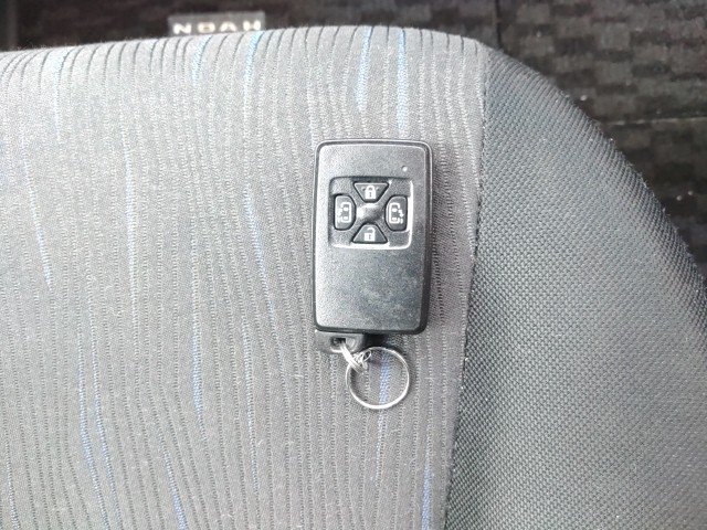 
								TOYOTA NOAH full									