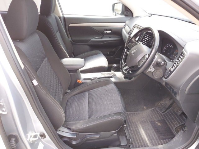 
								MITSUBISHI OUTLANDER full									