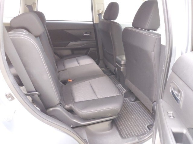 
								MITSUBISHI OUTLANDER full									