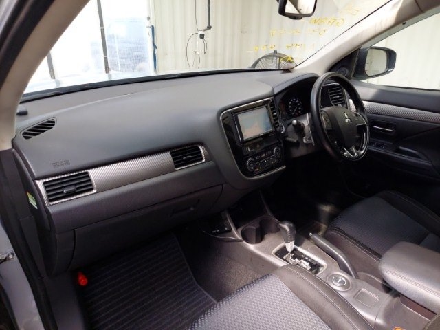 
								MITSUBISHI OUTLANDER full									