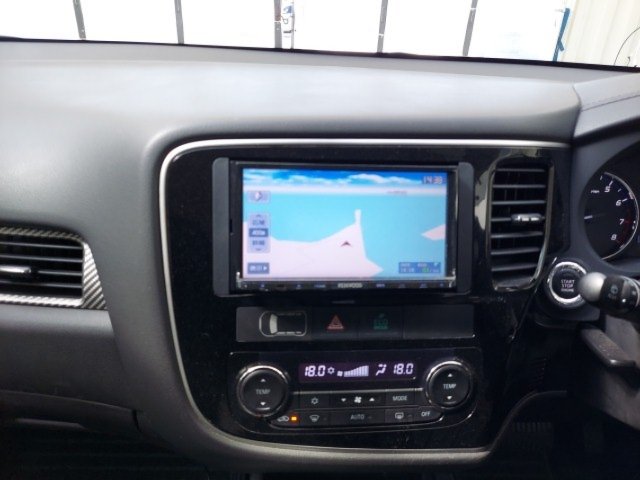 
								MITSUBISHI OUTLANDER full									
