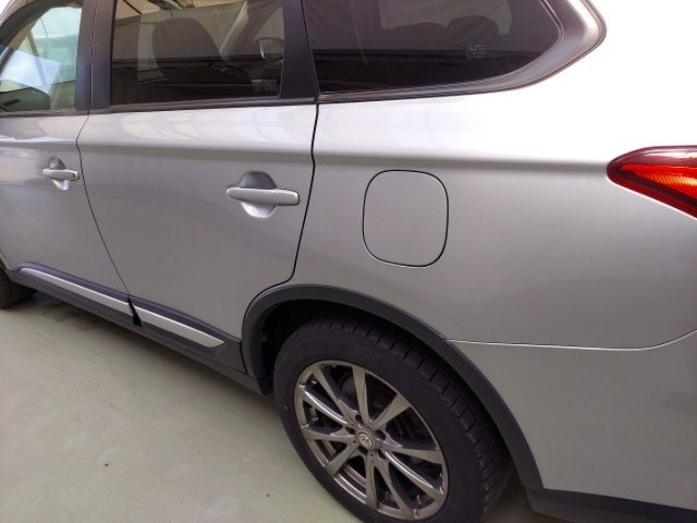 
								MITSUBISHI OUTLANDER full									