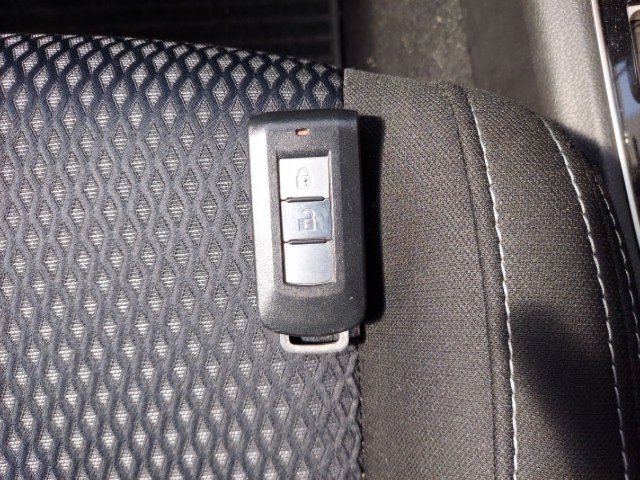
								MITSUBISHI OUTLANDER full									