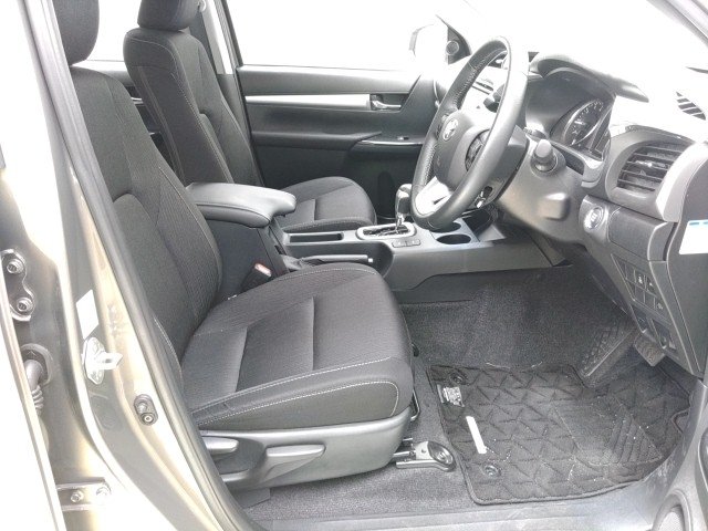 
								TOYOTA HILUX full									