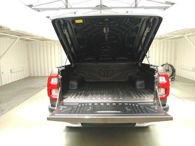 
								TOYOTA HILUX full									
