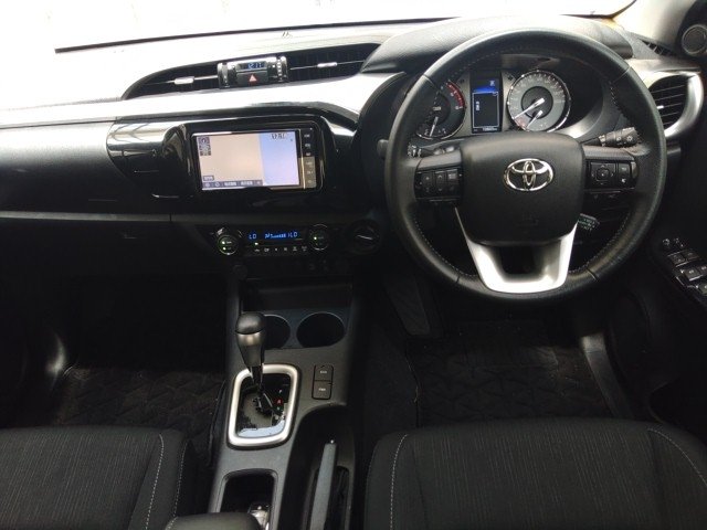 
								TOYOTA HILUX full									