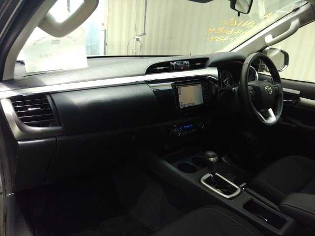 
								TOYOTA HILUX full									