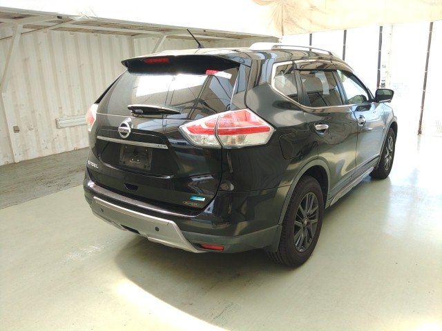 
								NISSAN X-TRAIL full									