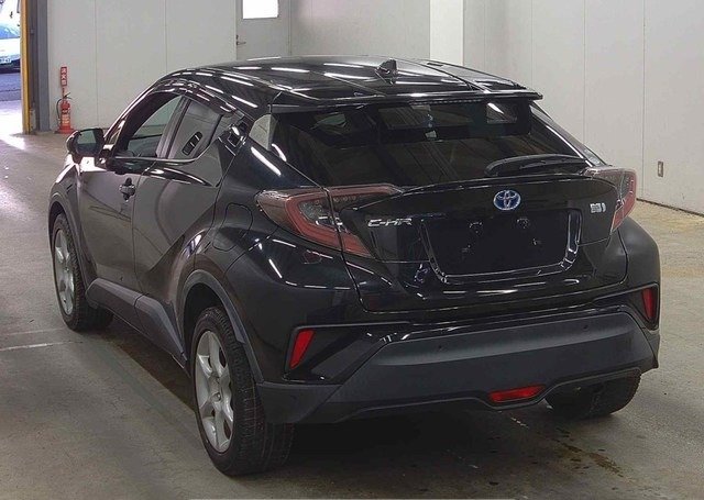
								TOYOTA C-HR HYBRID G full									