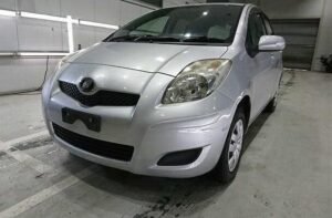 TOYOTA VITZ F