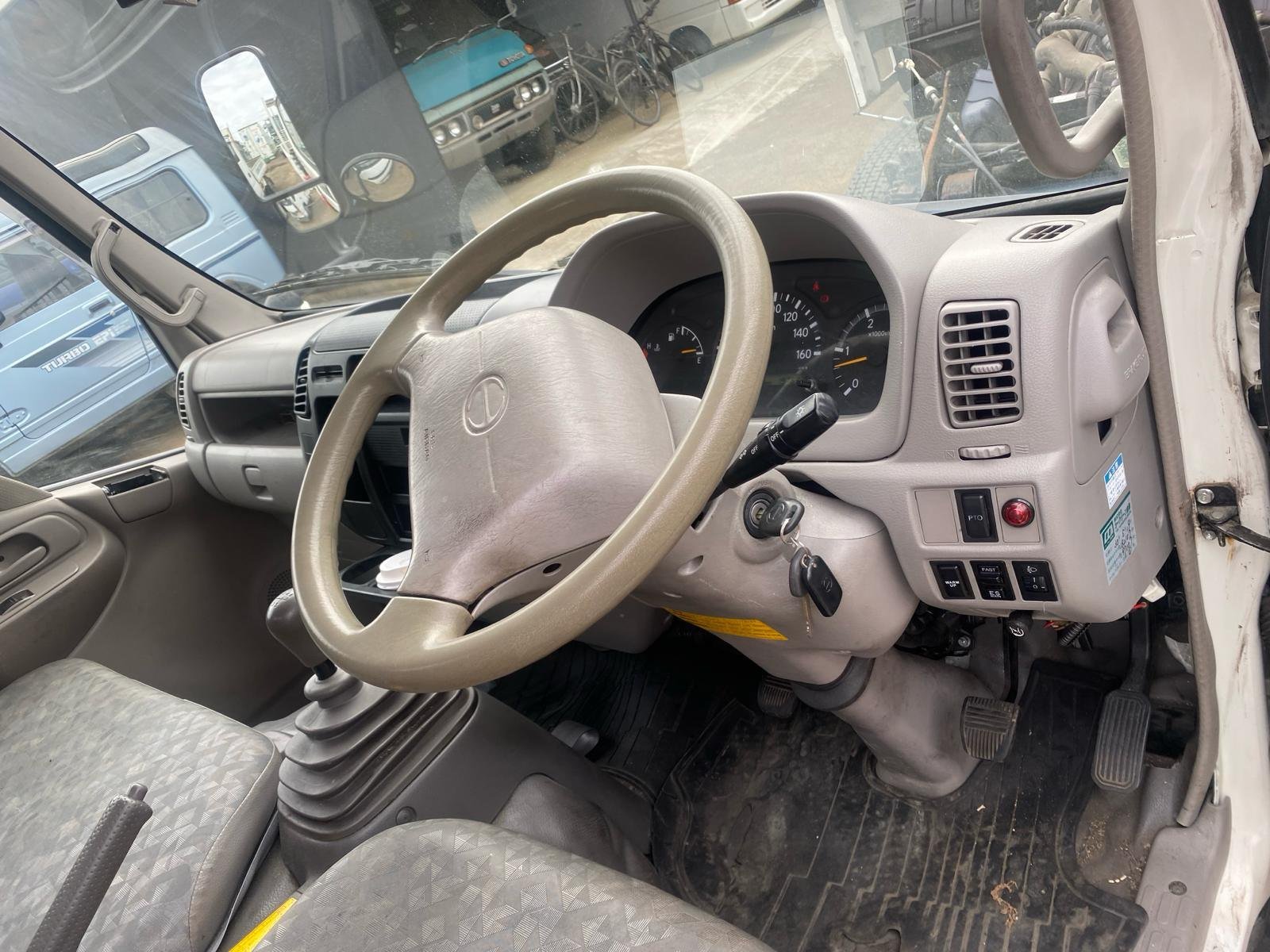
								HINO DUTRO 2011 full									