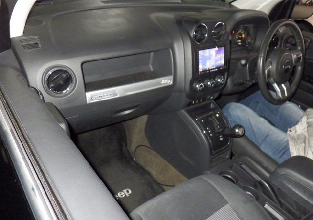 
								JEEP COMPASS SPORT full									