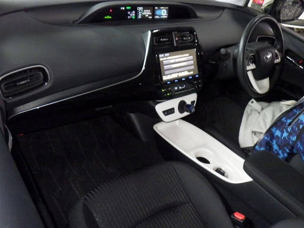 
								TOYOTA PRIUS full									