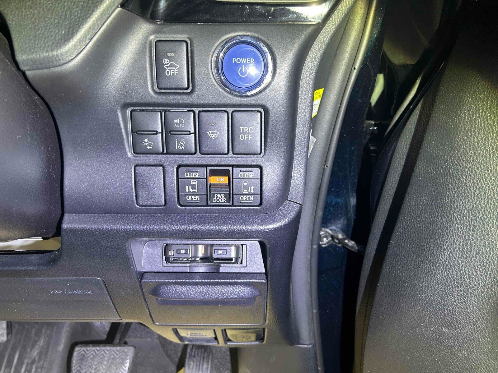 
								TOYOTA ESQUIRE full									