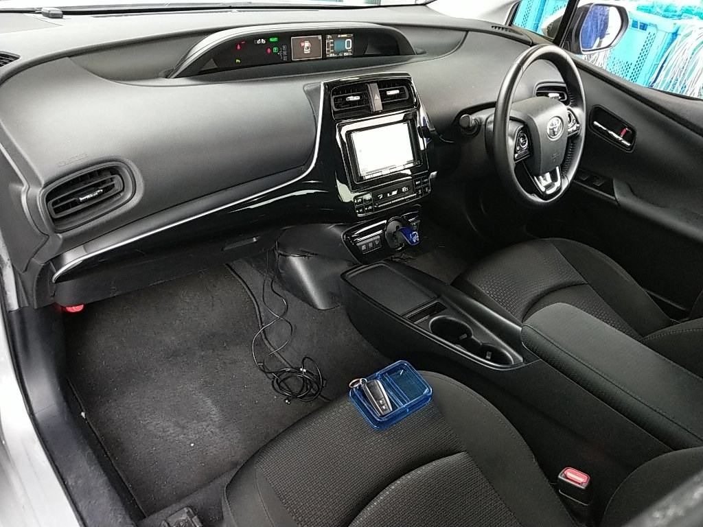 
								TOYOTA PRIUS full									