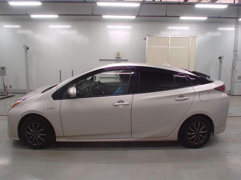 
								TOYOTA PRIUS full									
