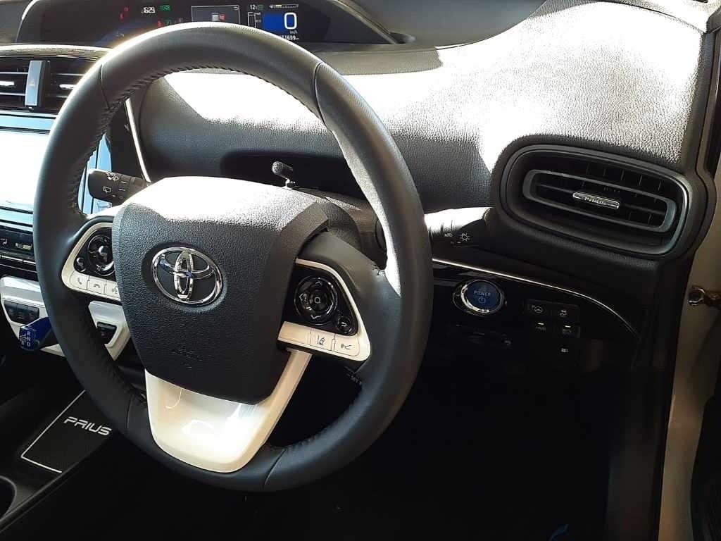 
								TOYOTA PRIUS full									