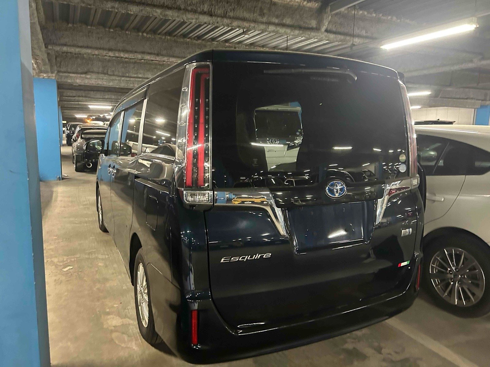 
								TOYOTA ESQUIRE full									