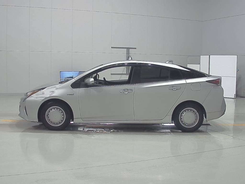 
								TOYOTA PRIUS full									