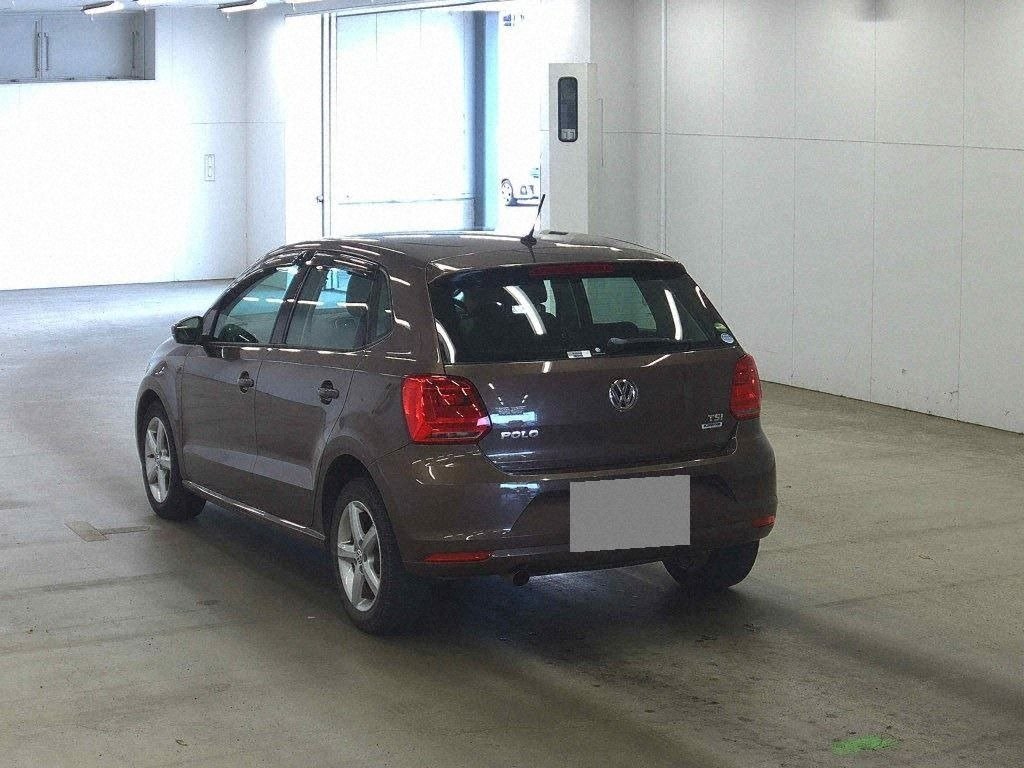 
								VOLKSWAGEN POLO 5D full									