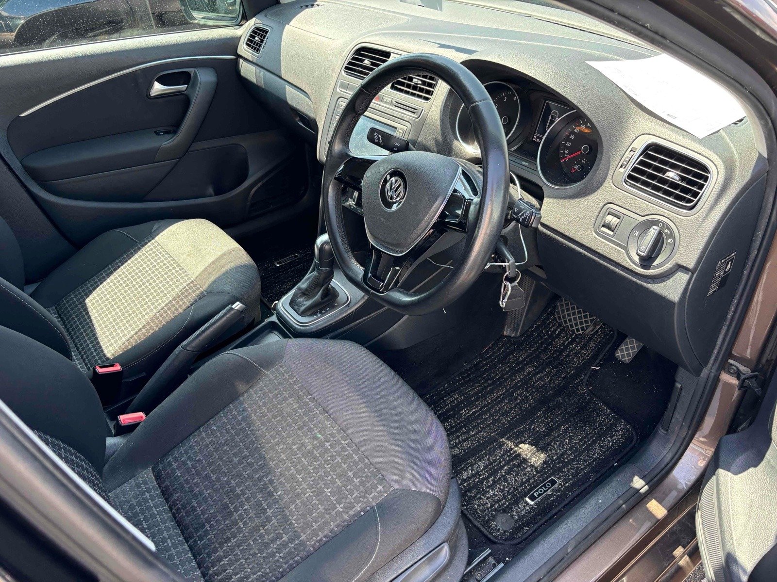 
								VOLKSWAGEN POLO 5D full									