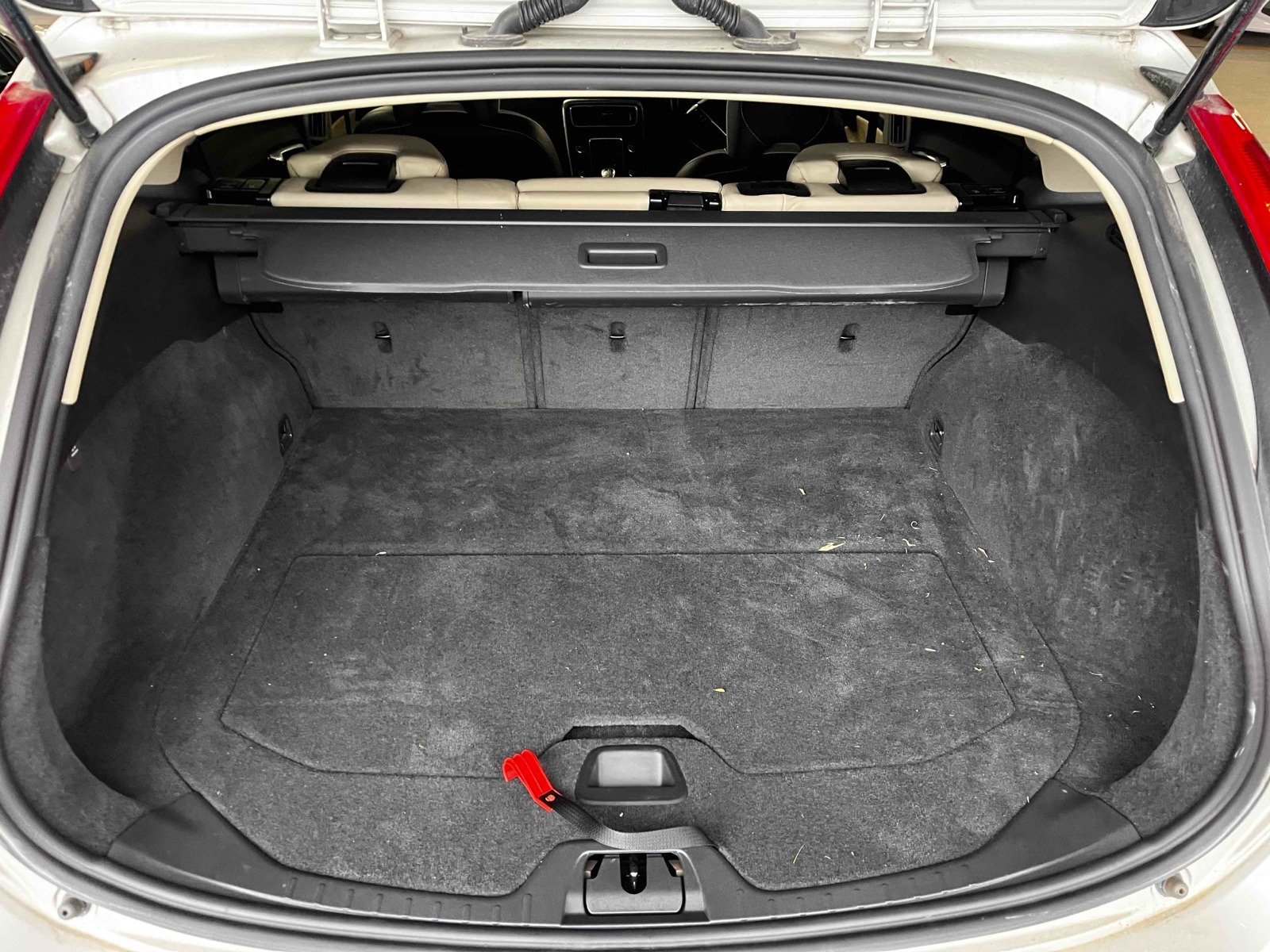 
								Volvo V60 T6 AWD | 2012 Model full									