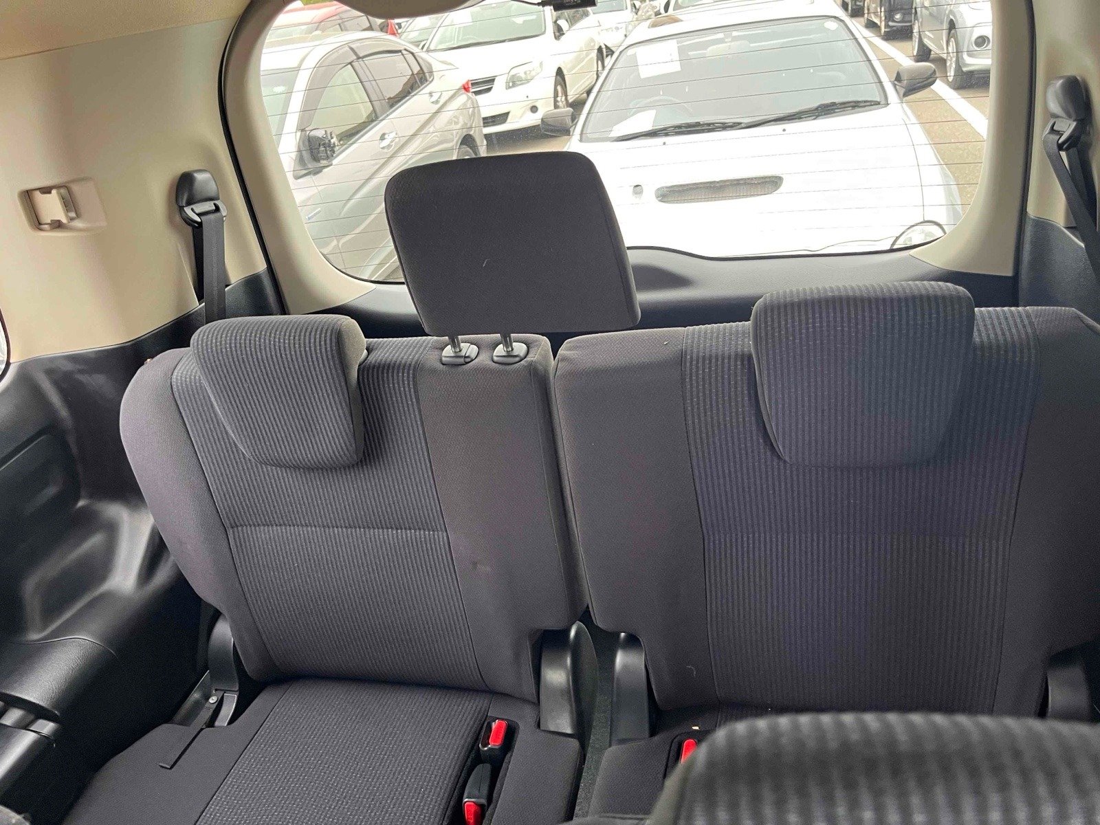
								Toyota NOAH Hybrid X | 2019 Model full									