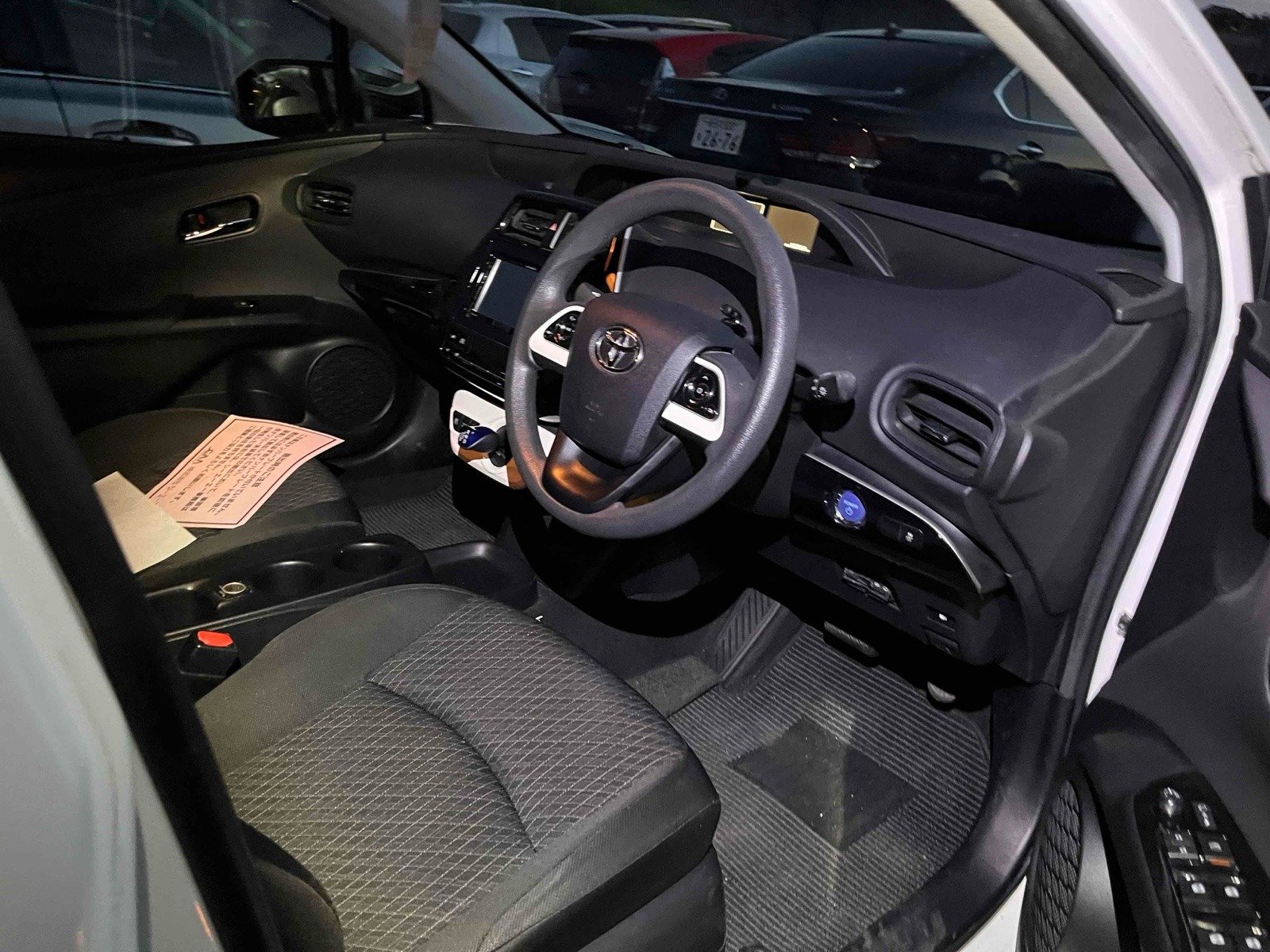 
								Toyota Prius full									