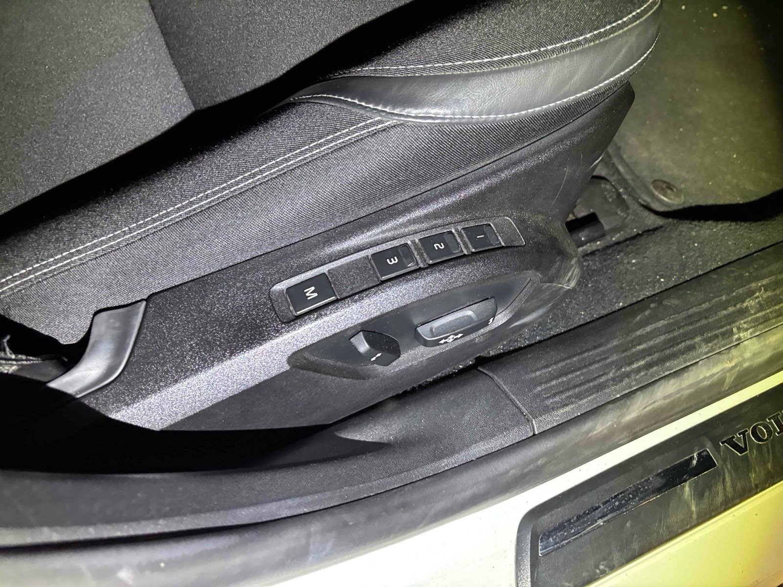 
								Volvo V40 T4 SE full									