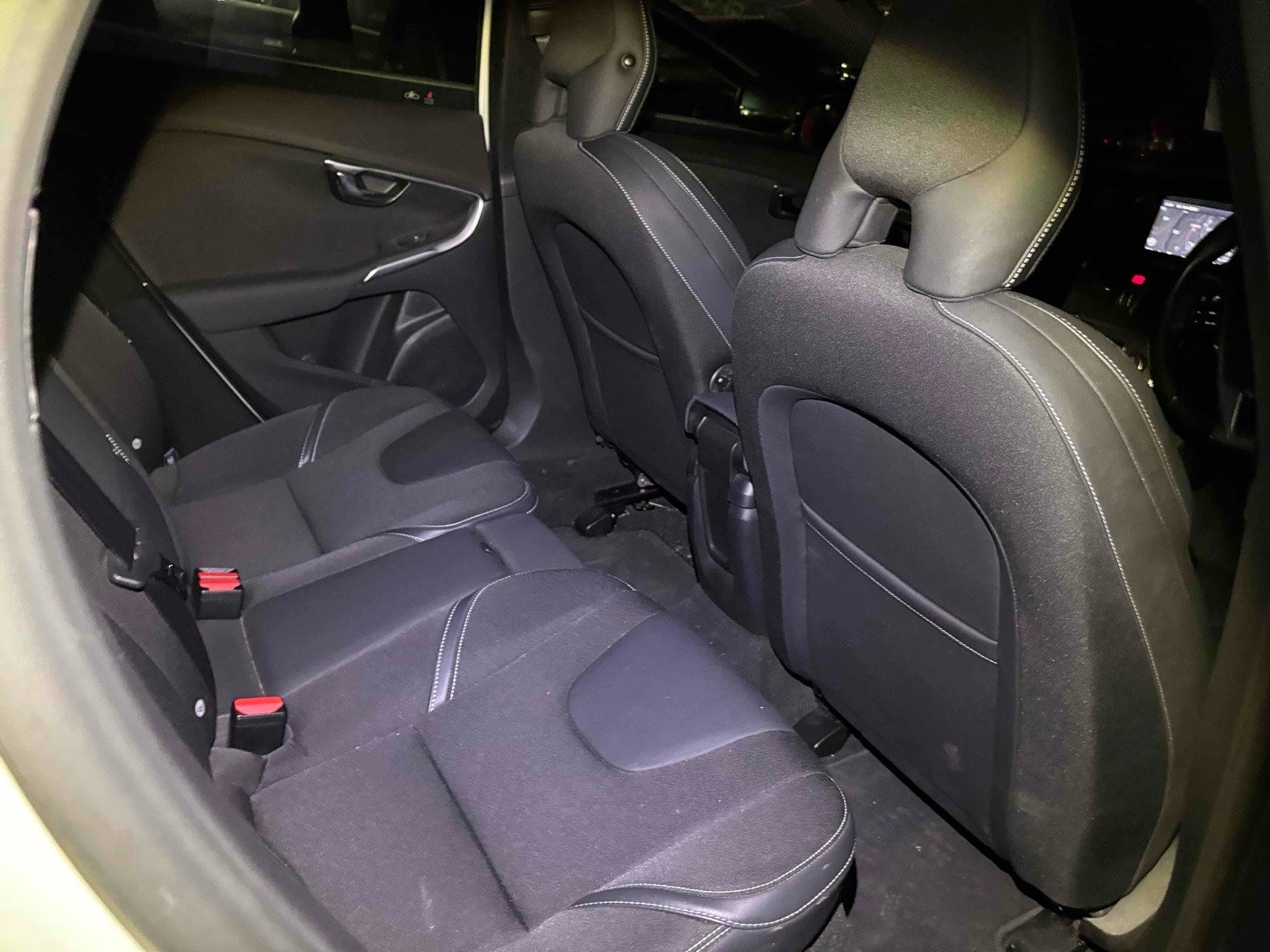 
								Volvo V40 T4 SE full									