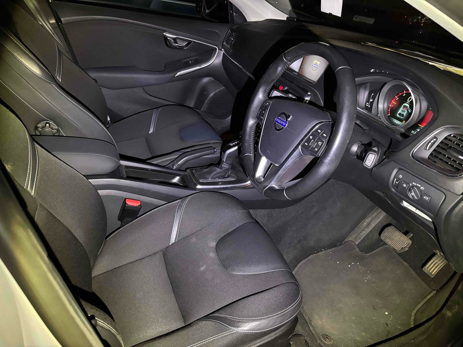 
								Volvo V40 T4 SE full									