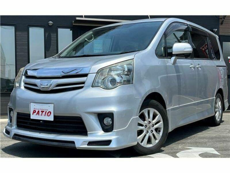 
								TOYOTA NOAH ZRR70W full									