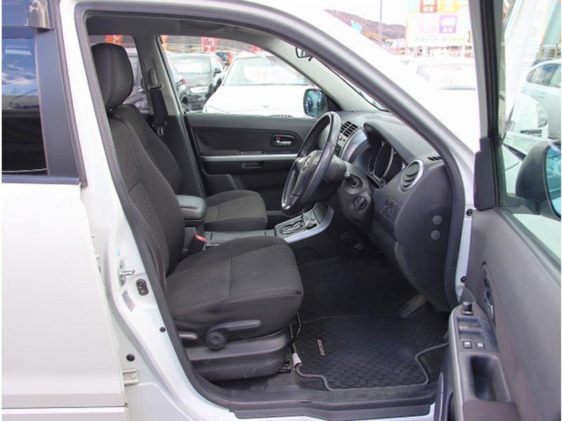 
								Suzuki Escudo 2012 TDA4W full									