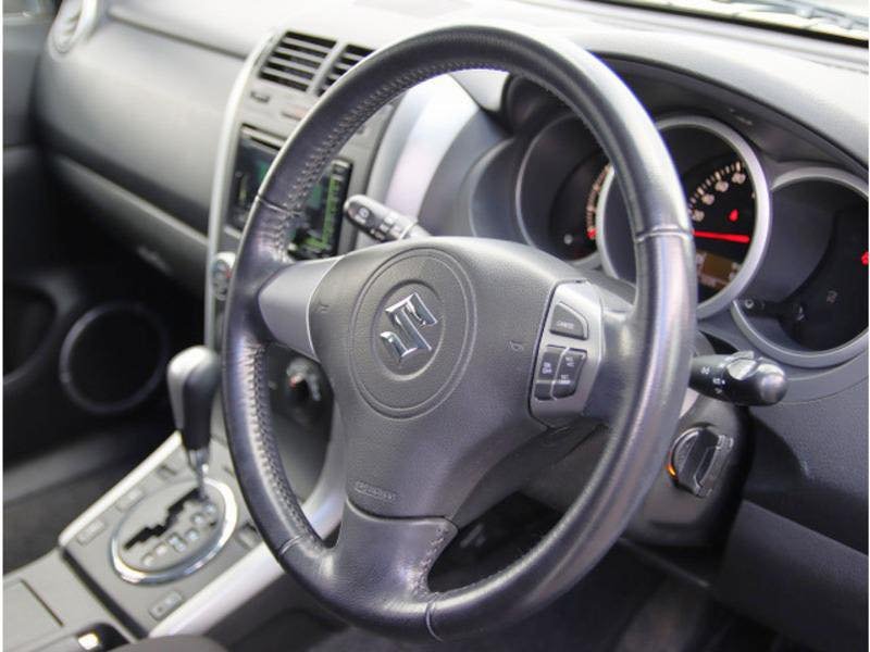 
								Suzuki Escudo 2012 TDA4W full									