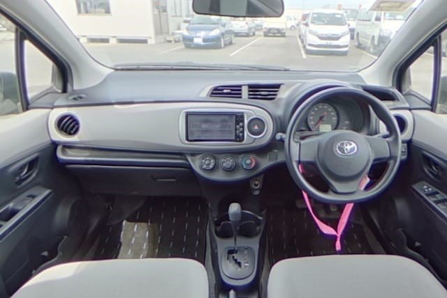 
								TOYOTA VITZ F full									