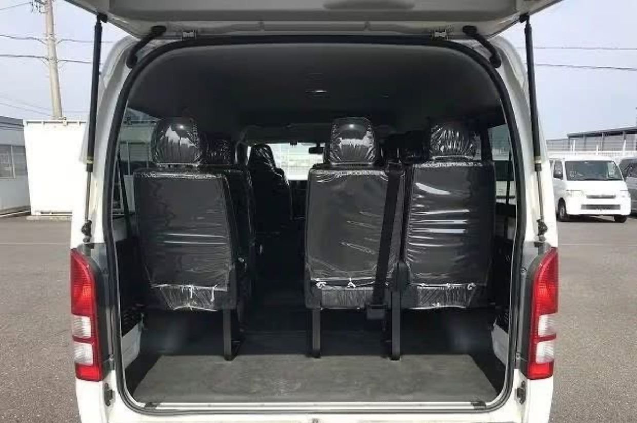 
								TOYOTA HIACE WAGON 2018 full									