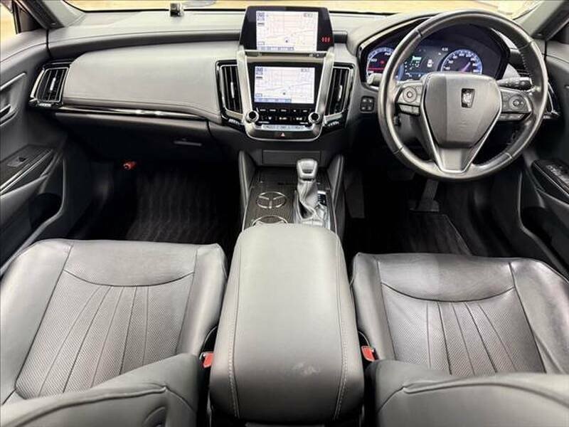 
								TOYOTA CROWN HYBRID 2018 full									