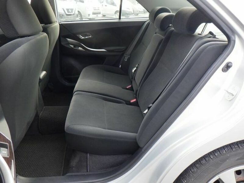 
								TOYOTA PREMIO 2017 full									