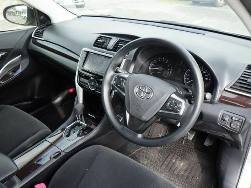
								TOYOTA PREMIO 2017 full									