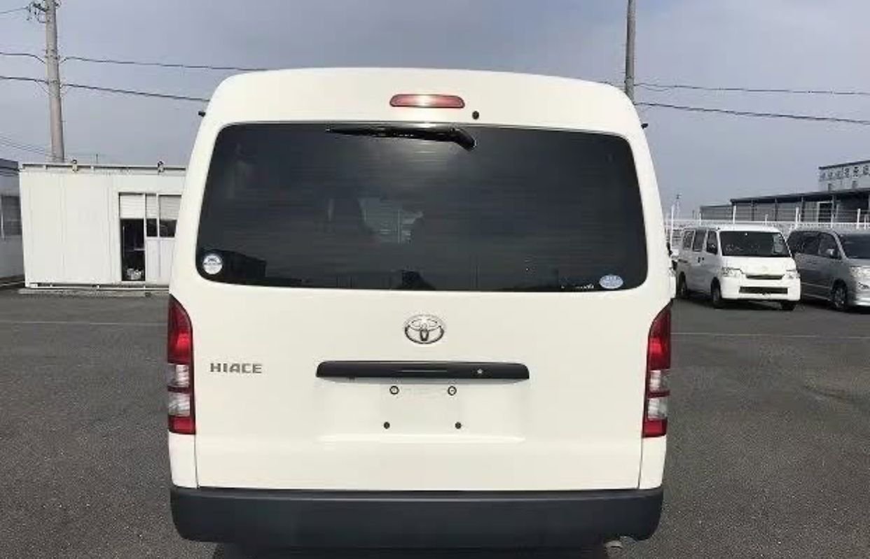 
								TOYOTA HIACE WAGON 2018 full									