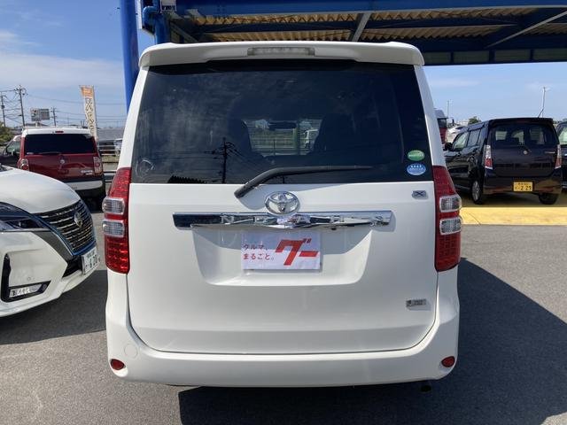 
								TOYOTA NOAH 2012 full									